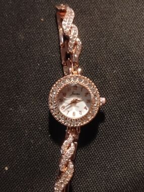 Elegant Rose Gold Crystal Bracelet Watch for Women
